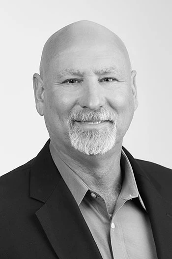 steve loomis, director financiero y de operaciones